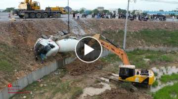 Incredible Heavy Truck Failed Heavy Recovery Excavator Crane Equipment Helping Operators