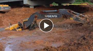 Heavy Excavator Accident Sink Underwater & Stuck In Deep Mud Recovery By Excavator & Bulldozer